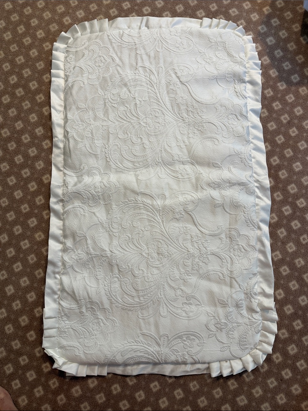 King White Quilted Decorative Pillow Sham with Ruffled Edge NWOT Zippered